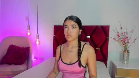 Snapshot of leahcaarter chatting on December 12, 2024, 5:48 pm Leah Carter online show from December 12, 2024, 5:48 pm