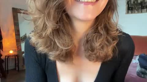 Leah Sparkles online show from December 1, 2025, 2:22 pm