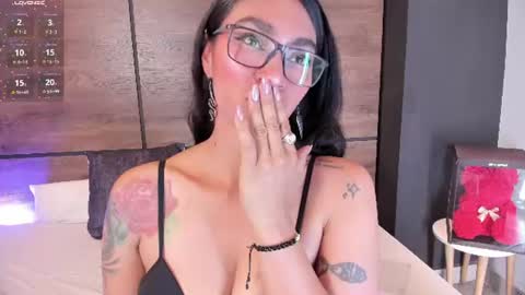 Snapshot of leamonroe__ chatting on June 26, 2026, 4:44 pm Hey Im Lea online show from June 26, 2026, 4:44 pm