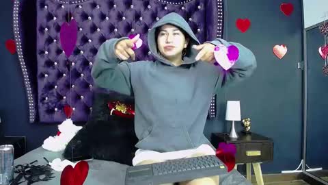 leamoreau online show from February 16, 2025, 6:54 am