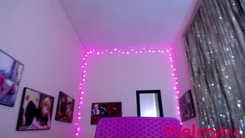 Leandra online show from February 19, 2025, 3:27 pm