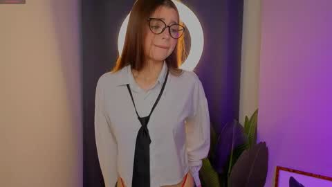 Snapshot of leandraconcatelli chatting on April 15, 2026, 7:10 pm Sophie online show from April 15, 2026, 7:10 pm