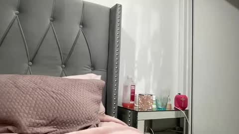 Leanna online show from March 7, 2025, 1:29 pm