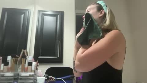 leanneluxecouple online show from September 23, 2025, 10:18 am