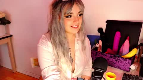 Snapshot of learaypie chatting on December 17, 2024, 5:47 pm Lea Ray Pie online show from December 17, 2024, 5:47 pm