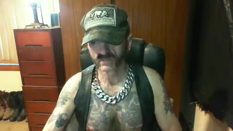 Snapshot of leathergreaser chatting on February 6, 2026, 7:39 pm leathergreaser online show from February 6, 2026, 7:39 pm
