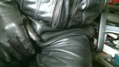 Leathermotocross online show from May 17, 2026, 2:24 pm