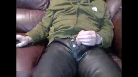 leatherpants68 online show from November 6, 2025, 8:43 pm