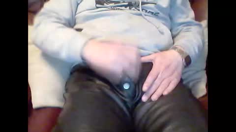Snapshot of leatherpants68 chatting on March 12, 2026, 10:27 pm leatherpants68 online show from March 12, 2026, 10:27 pm