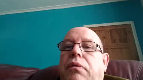 leatherpants68 online show from April 28, 2026, 8:41 am