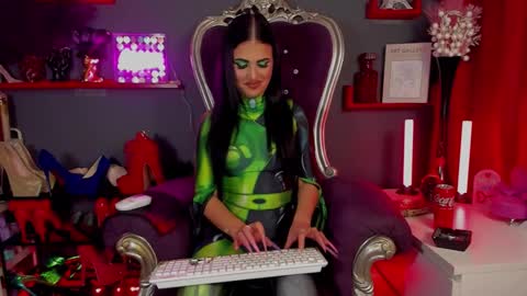 Snapshot of leavonnouire chatting on March 17, 2026, 10:24 pm Lea online show from March 17, 2026, 10:24 pm