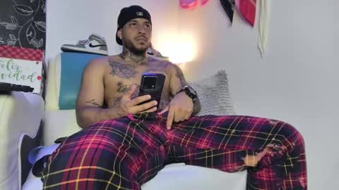 leenar_key online show from February 19, 2025, 6:00 pm