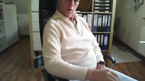 Snapshot of lefti27 chatting on February 15, 2026, 11:19 am Dave online show from February 15, 2026, 11:19 am