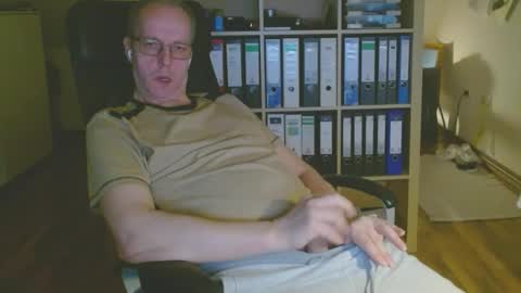 Snapshot of lefti27 chatting on February 20, 2026, 11:27 pm Dave online show from February 20, 2026, 11:27 pm