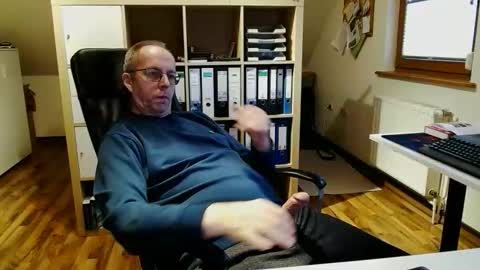 Snapshot of lefti27 chatting on February 22, 2026, 3:10 pm Dave online show from February 22, 2026, 3:10 pm