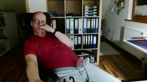 Snapshot of lefti27 chatting on April 6, 2026, 10:11 pm Dave online show from April 6, 2026, 10:11 pm