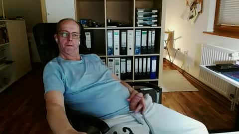 Snapshot of lefti27 chatting on April 10, 2026, 10:58 pm Dave online show from April 10, 2026, 10:58 pm