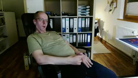 Snapshot of lefti27 chatting on April 19, 2026, 9:39 pm Dave online show from April 19, 2026, 9:39 pm