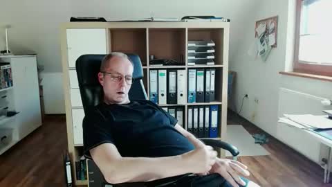 Snapshot of lefti27 chatting on April 21, 2026, 3:50 pm Dave online show from April 21, 2026, 3:50 pm