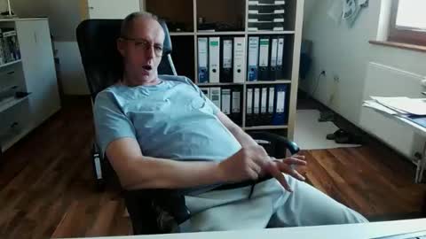 Snapshot of lefti27 chatting on April 22, 2026, 3:02 pm Dave online show from April 22, 2026, 3:02 pm