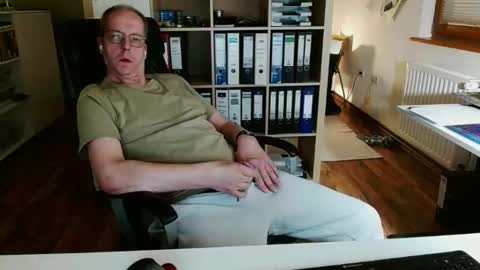 Snapshot of lefti27 chatting on April 26, 2026, 8:39 pm Dave online show from April 26, 2026, 8:39 pm