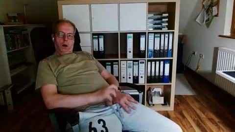 Snapshot of lefti27 chatting on May 10, 2026, 9:42 pm Dave online show from May 10, 2026, 9:42 pm
