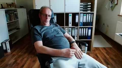 Snapshot of lefti27 chatting on May 20, 2026, 3:40 pm Dave online show from May 20, 2026, 3:40 pm