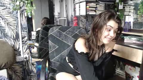 Snapshot of legenda_liya chatting on October 16, 2025, 2:51 pm Liya online show from October 16, 2025, 2:51 pm