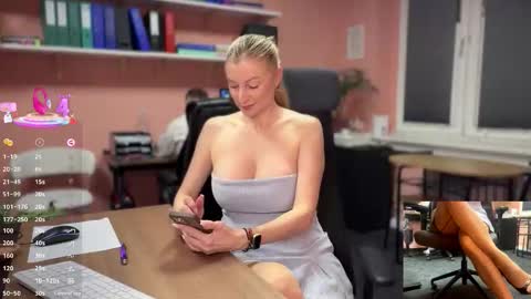 LegsLONG online show from December 1, 2025, 5:01 am