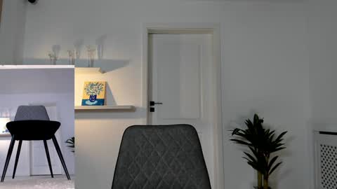 Elle  online show from December 10, 2024, 11:22 am