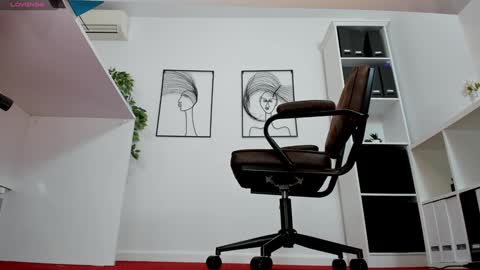 Elle  online show from March 12, 2025, 8:51 am