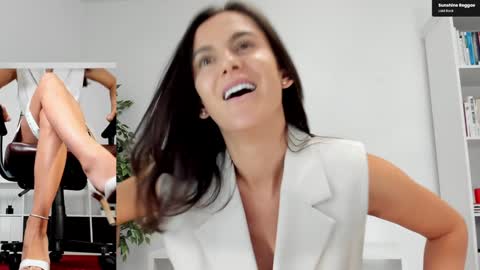 Elle  online show from September 10, 2025, 6:02 am