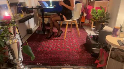 legsylegsinton online show from October 31, 2025, 10:00 pm