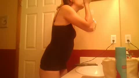Snapshot of legzbailey chatting on September 21, 2025, 5:20 am taylor babe1 online show from September 21, 2025, 5:20 am