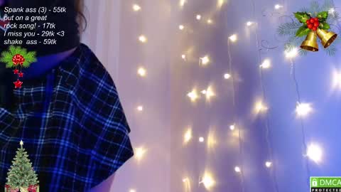 Snapshot of leia_bell chatting on January 5, 2025, 6:13 pm hey Im Leia and I love rock  online show from January 5, 2025, 6:13 pm