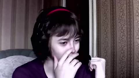 Snapshot of leigharedcross chatting on March 3, 2026, 8:42 am Viola online show from March 3, 2026, 8:42 am