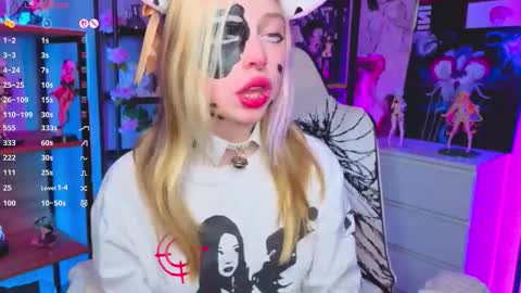 Leila online show from November 11, 2025, 5:35 pm