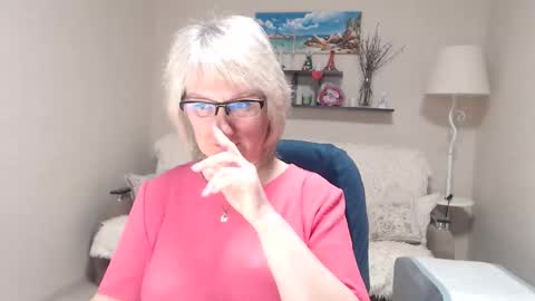 Snapshot of leilamays chatting on April 19, 2026, 5:18 am Leila Kinky online show from April 19, 2026, 5:18 am