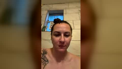 Snapshot of lemonrain09 chatting on May 19, 2026, 1:11 am lemonrain09 online show from May 19, 2026, 1:11 am