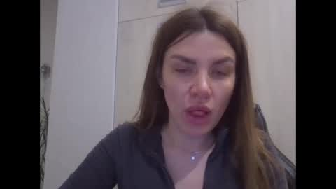 lena6122000 online show from April 5, 2026, 9:45 pm