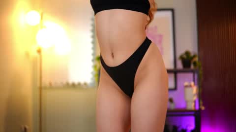 Lena Laurent online show from May 13, 2026, 11:18 am