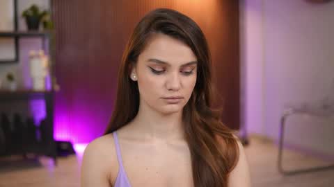 Lena Laurent online show from May 14, 2026, 9:05 am