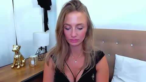 Snapshot of lena_sexi chatting on October 1, 2025, 9:21 pm lena_sexi online show from October 1, 2025, 9:21 pm