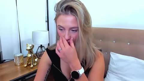 Snapshot of lena_sexi chatting on October 20, 2025, 6:36 am lena_sexi online show from October 20, 2025, 6:36 am