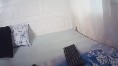 lenah6 online show from February 15, 2026, 7:51 am