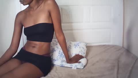 lenah6 online show from April 10, 2026, 4:50 am