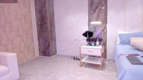 Lenathompson online show from December 5, 2025, 3:15 am