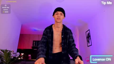 Snapshot of lennercollins_ chatting on February 19, 2025, 9:06 am Lenner INDEPENDENT MODEL online show from February 19, 2025, 9:06 am