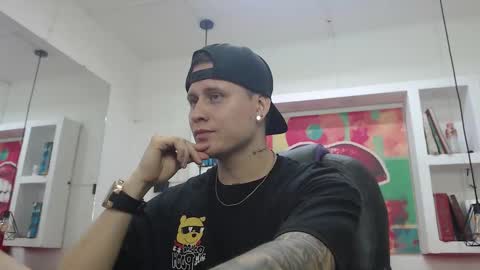 Snapshot of leo_cumming01 chatting on February 9, 2025, 1:35 pm Yesid online show from February 9, 2025, 1:35 pm