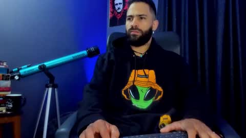 Leo  Diaz online show from December 29, 2024, 2:10 pm